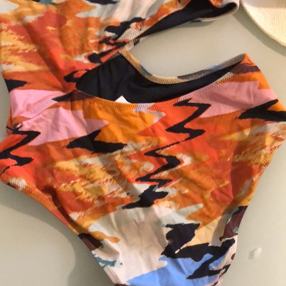 solid & striped Claudia Printed Asymmetric suit - Picture 6 of 15